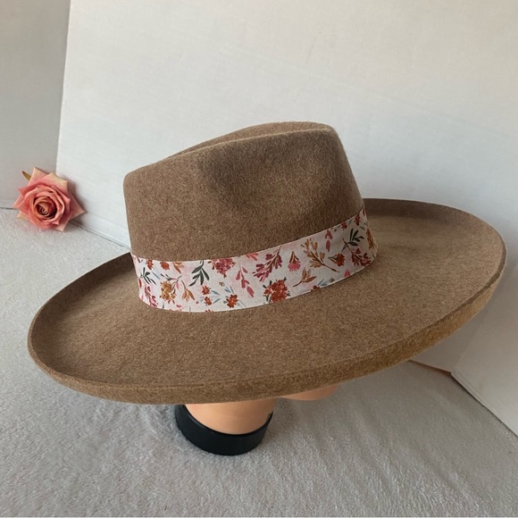 Custom Pretty 100% Wool Fedora Hat Beige with Custom Floral Detail Boho Chic NEW - Picture 5 of 12